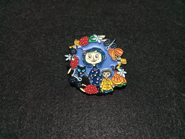 Pin metálico Coraline - Imagen 2